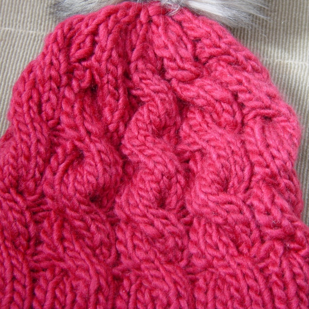 New Hand knit Woman's Hat Pom Pom Raspberry - Picture 4 of 5